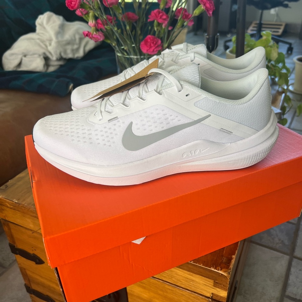 Nike men’s White Running Shoes